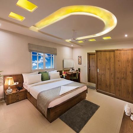 Hotel Manisha International Гая Екстериор снимка