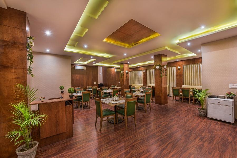 Hotel Manisha International Гая Екстериор снимка