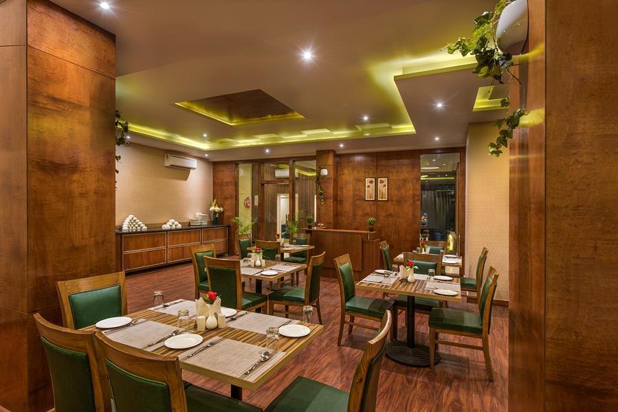 Hotel Manisha International Гая Екстериор снимка