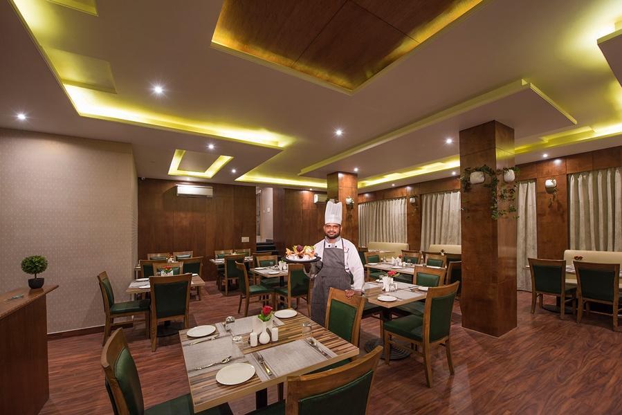 Hotel Manisha International Гая Екстериор снимка